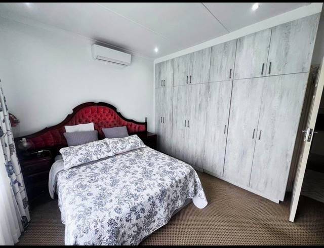 5 BEDROOM HOUSE FOR SALE IN OSLO BEACH